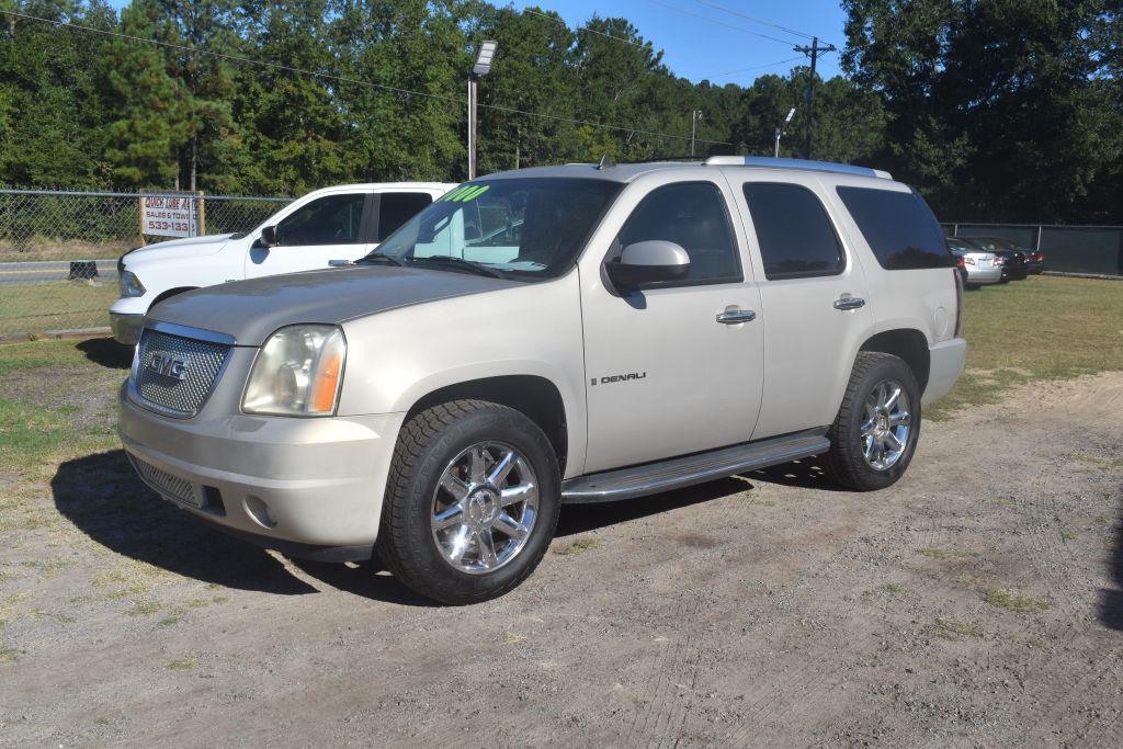 2007 GMC Yukon Denali's photo
